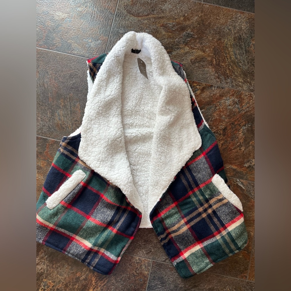 New women’s blue green plaid flannel and Sherpa open front vest. One size